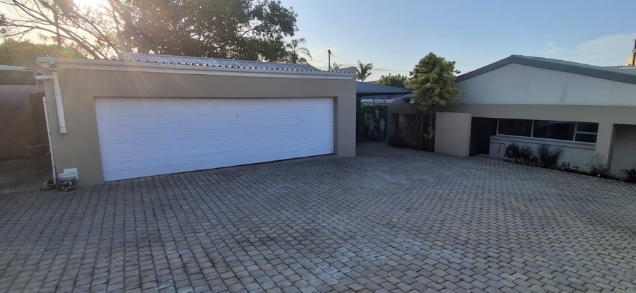 7 Bedroom Property for Sale in Bonza Bay Eastern Cape